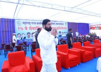 वेंगुर्ला महाराष्ट्र राज्य प्राथमिक शिक्षक समितीच्या त्रैवार्षिक अधिवेशनात मुख्यमंत्री शिंदे यांनी शिक्षकांशी संवाद साधला.