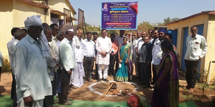 राजुरा: आमदार सुभाष धोटेंच्या हस्ते सिंधी येथे नवीन पाणी पुरवठा योजनेचे भूमिपूजन.