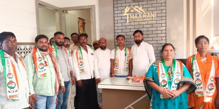 पळसगाव (बाई) येथील माजी सरपंचासह ग्रा.प. सदस्याच्या राष्ट्रवादी काँग्रेस पक्षात पक्ष प्रवेश.