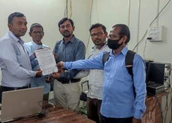 चॉंदशाह वली दरगाह परिसरात बगीचा व वृक्षारोपण करण्यास नगरपंचायत सिंदेवाही लोनवाहीला समितीच्या वतीने दिले संमतीपत्र.