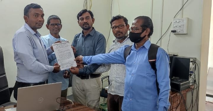 चॉंदशाह वली दरगाह परिसरात बगीचा व वृक्षारोपण करण्यास नगरपंचायत सिंदेवाही लोनवाहीला समितीच्या वतीने दिले संमतीपत्र.