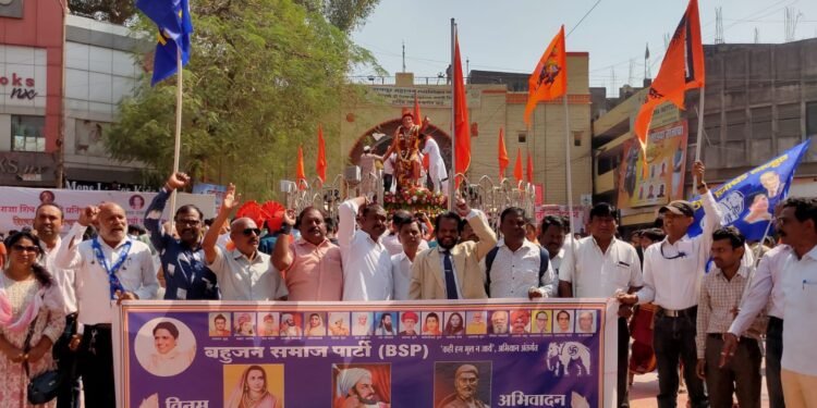 नागपुर: बहुजन समाज पार्टी तर्फे छत्रपती शिवाजीं महाराज जयंतीदिनी केल अभिवादन.