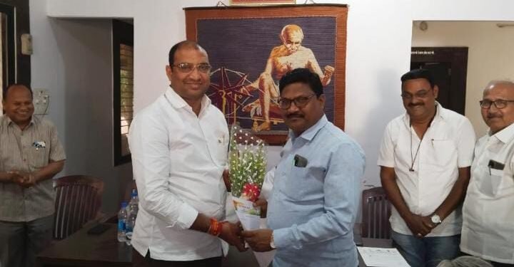 नागभीड शहर काँग्रेस अध्यक्ष पदी रमेश ठाकरे तर सेवादल काँग्रेस अध्यक्ष पदावर डॉ. रविंद्र कावळे यांची नियुक्ती.