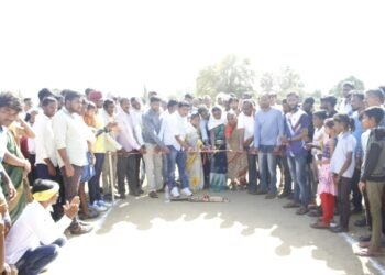 अहेरी तालुक्यातील सुद्धगुडम (उमानूर) येथील भव्य टेनिस बॉल क्रिकेट सामन्याचे माजी आमदार दिपक दादा आत्राम यांच्या हस्ते उदघाटन.