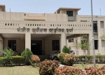 पोलिसांची कौतुकास्पद कामगिरी! आईवरील रागापोटी घर सोडलेल्या अल्पवयीन मुलीला 10 तासात शोधलं.