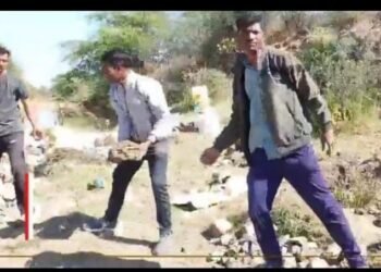 वर्धा जिल्हात विद्यार्थ्यांनी सोडवला पाणी प्रश्न, एकत्र येऊन गावासाठी बांधला बंधारा.