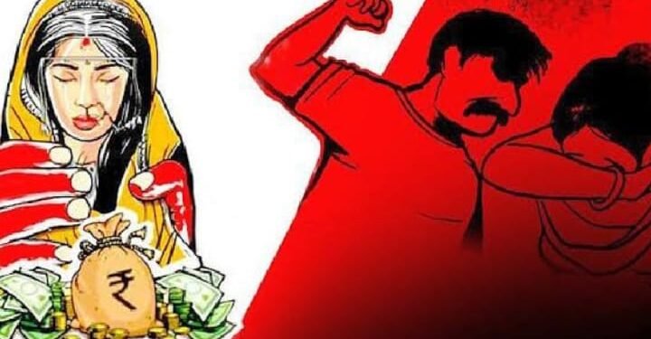 पुण्यात 22 वर्षीय विवाहितेचा अमानुष छळ, डोळ्यात कानात ओतले मिरची पावडरचे पाणी, जळत्या लाकडाने चटके.