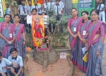 आदर्श मराठी प्राथमिक शाळा राजुरा छत्रपती शिवाजी महाराज यांच्या जयंतीनिमित्त मातीचे किल्ले बनवणे स्पर्धा संपन्न.