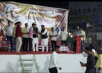 हिंगणघाट: शिवजयंती निमित्य शिव जयंती महोत्सव 2023 आयोजित कार्यक्रमात गजु कुबडे यांचा सन्मान.