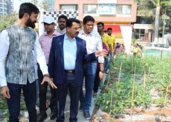 झाडांच्या फांद्या व पालापाचोळा पासून ठोकळे व सेंद्रिय खत निर्मिती पर्यावरणपूरक प्रकल्पाचा लोकार्पण सोहळा मनपा आयुक्त यांच्या हस्ते संपन्न.