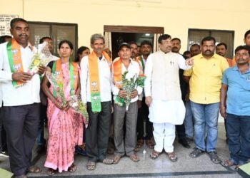 सूधीर मुनगंटीवार यांच्या कार्यप्रणालीने प्रेरीत होऊन गणेशपिपरी ग्राम पंचायतचे पदाधिकारी यांचा भाजपा मध्ये पक्षप्रवेश.