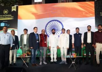 नॅशनल स्टॉक एक्सचेंज मध्ये आयोजित करण्यात आलेल्या दसीएसआर जर्नल एक्सलन्स अवॉर्ड्स मुख्मंमत्री शिंदे यांच्या हस्ते वितरण.