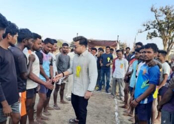 ताडगाव येथे माजी पालकमंत्री राजे अम्ब्रिशराव आत्राम यांच्या शुभ हस्ते भव्य ग्रामीण कबड्डी स्पर्धेचे उदघाटन संपन्न.