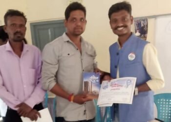 युवा बौध्द धम्म परिषद महाराष्ट्र कर्नाटक राज्य वतीने तथागत ग्रुप ऑफ महाराष्ट्र राज्य संघटनेच्या पदाधिकाऱ्यांचा प्रशस्तीपत्र देऊन सन्मान.