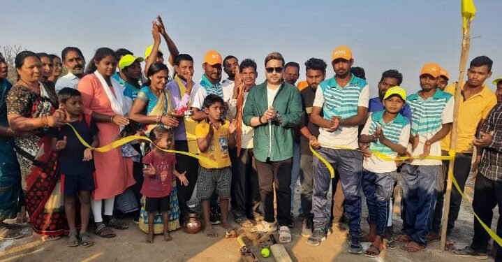 भामरागड तालुक्यातील येचली येथे माजी पालकमंत्री अम्ब्रिशराव आत्राम यांच्या शुभ हस्ते भव्य टेनिस बॉल क्रिकेट स्पर्धेचे उदघाटन.