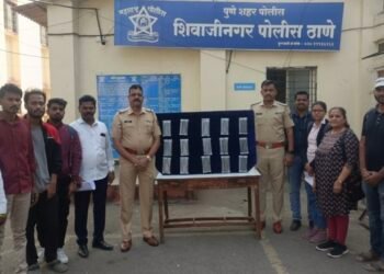 २.५० लाख रुपये किंमतीचे हरवलेले १५ मोबईल फोन विविध राज्यातून हस्तगत करुन तक्रादारदार यांना परत करण्यात शिवाजीनगर पोलीस ठाण्याचे सायबर पथकास यश