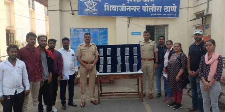 २.५० लाख रुपये किंमतीचे हरवलेले १५ मोबईल फोन विविध राज्यातून हस्तगत करुन तक्रादारदार यांना परत करण्यात शिवाजीनगर पोलीस ठाण्याचे सायबर पथकास यश
