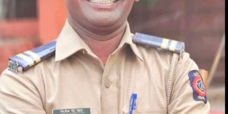 पोलीस मित्राच्या अकाली मृत्युनंतरही बॅचने जपली मैत्री, 11 लाख जमवून मुलीच्या नावावर करणार एफडी