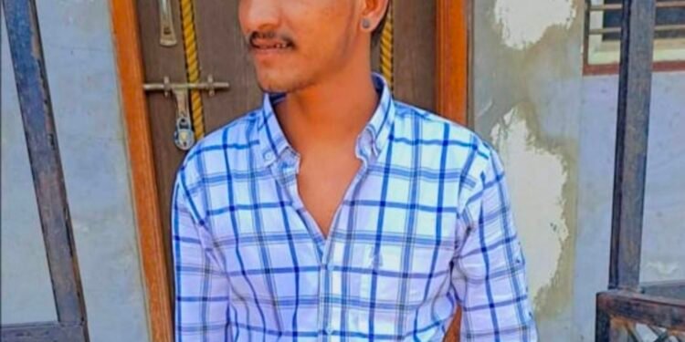 गुन्हे शाखा युनिट६ चे पोलिस अंमलदार  अशफाक मुलाणी  यांची धडाकेबाज कामगिरी..कोयत्याच्या सहाय्याने सार्वजनिक ठिकाणी दहशत पसरविणारा पाहिजे आरोपी  केला जेरबंद