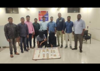 गुन्हे शाखा युनिट ५ ची  कामगिरी पिंपरी चिंचवड शहरात भारी…देहुरोड बाजार येथे हातात कोयते, तलवारी, गुप्ती घेवुन लोकामध्ये दहशत पसरवणा-या टोळीस जेरबंद करून त्यांच्याकडुन एकुण ०५ हत्यार केले जप्त