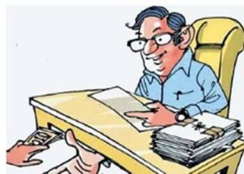 सावनेर तहसील कार्यालयातील कनिष्ठ कर्मचारी देशपांडे लाच घेताना लाचलचुपत प्रतिबंधक विभागाच्या जाळ्यात.