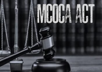 फिनिक्स मॉल येथील व्यापा-यांकडुन बेकायदेशिर माथाडीच्या नावाखाली खंडणी उकळणा-या रविंद्र ससाणे व त्याचे इतर ०२ साथीदार यांचेविरुध्द मोक्का कारवाई