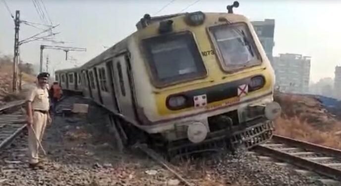 उरण रेल्वे मार्गावर खारकोपर रेल्वे स्थानकाजवळ रेल्वेचा अपघात, कधी थांबणार रेल्वेचे अपघात?