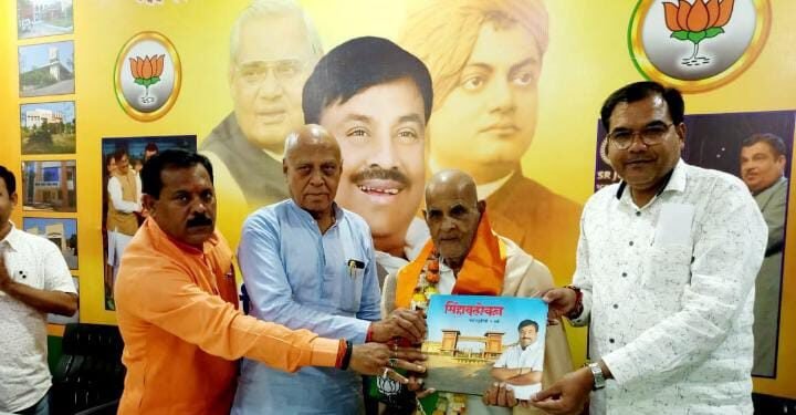 चंद्रपूर के ज्येष्ठ भाजपा नेता हरबंसलाल छाबड़ा को किया गया सम्मानित.