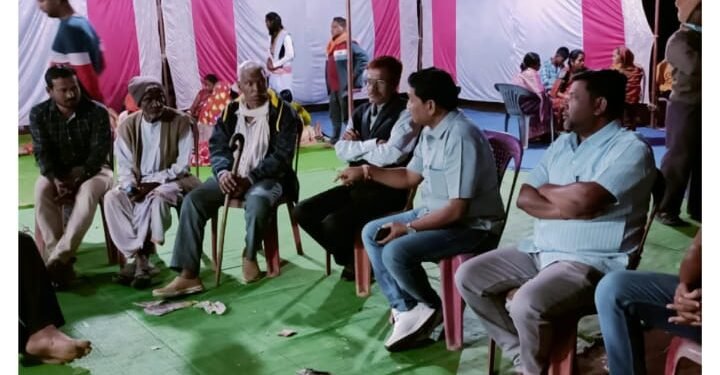 मथुरानगर येथील पूजा कार्यक्रमात माजी आमदार दिपकदादा आत्राम यांची उपस्थिती, मंगल मिस्त्री महाराज यांच्या समाधीस्थळाचे घेतले दर्शन.