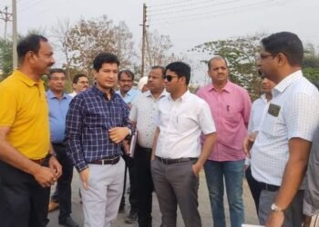 वर्धा जिल्हाधिकारी राहुल कर्डिले यांनी केली ‘अपघात स्थळे अर्थात ब्लॅक स्पाँट’ची पाहणी.