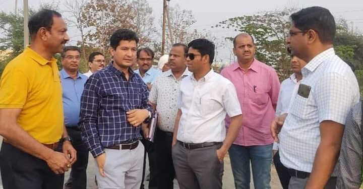 वर्धा जिल्हाधिकारी राहुल कर्डिले यांनी केली ‘अपघात स्थळे अर्थात ब्लॅक स्पाँट’ची पाहणी.