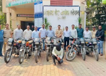 सिंहगड रोड पोलीसांनी सराईत वाहन चोराच्या आवळल्या मुसक्या ०८ मोटार सायकली जप्त