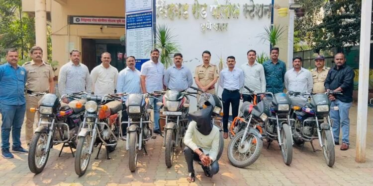 सिंहगड रोड पोलीसांनी सराईत वाहन चोराच्या आवळल्या मुसक्या ०८ मोटार सायकली जप्त