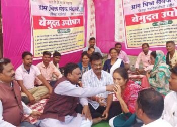 ग्राम विज सेवक संघटना जिल्हा गडचिरोलीच्या वतीने बेमुदत उपोषण खा. अशोक नेते यांनी निंबुपाणी पाजून बेमुदत उपोषणाची केली सांगता.
