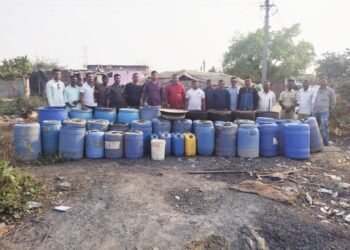 समुदरपुर पोलिसांची होळी व धूलिवंदन सणानिमित्त मौजा गणेशपुर पारधी बेड़ा येथे वॉश आउट मोहीम.