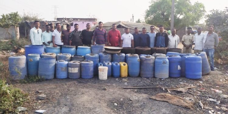 समुदरपुर पोलिसांची होळी व धूलिवंदन सणानिमित्त मौजा गणेशपुर पारधी बेड़ा येथे वॉश आउट मोहीम.