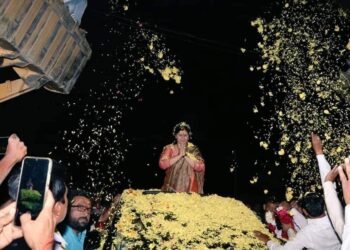 जलजीवन मिशनच्या १४ कोटीच्या कामाचा थाटात शुभारंभ, विकासा बरोबरच मतदारसंघात मला चांगली संस्कृती रूजवायचीयं: पंकजा मुंडे