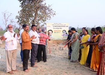 जल जीवन मिशन अंतर्गत जारावंडी येथे नळ पाणी पुरवठा योजना माजी जि प अध्यक्ष भाग्यश्रीताई आत्राम यांच्याहस्ते भूमिपूजन संपन्न.