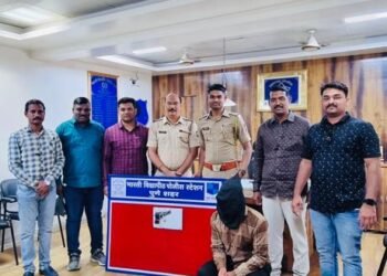 पिस्टल बाळगणाऱ्या आरोपीकडुन एक गावठी बनावटीची पिस्टल व तीन जिवंत काडतुसे जप्त भारती विद्यापीठ पोलीसांची कामगिरी