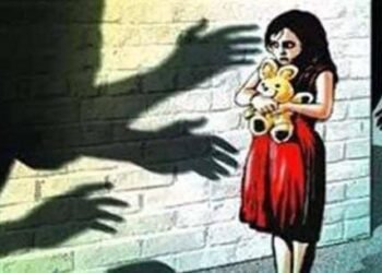 मुंबई- वाढदिसानिमित्त देवदर्शनाला जाऊन 11 वर्षीय मुलीवर नराधम बापाने केला अत्याचार.