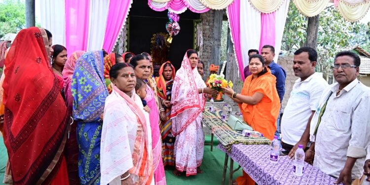 उदयनगर येथील अष्टमी प्रहार नामकीर्तनला भाग्यश्रीताई आत्राम यांची उपस्थिती.