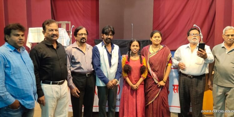 डॉक्टर नितिन वसंत गोंधळे यांचा सांगली जिल्हा नगर वाचनालयाच्या वतीने सत्कार