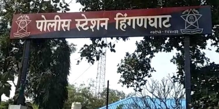 २४ वर्षीय तरुणीचा लैंगिक छळ हिंगणघाट पोलीस स्टेशनचे ठाणेदार संपत चव्हाण याच्या विरुद्ध पोलीस अधीक्षकांकडे तक्रार दाखल.