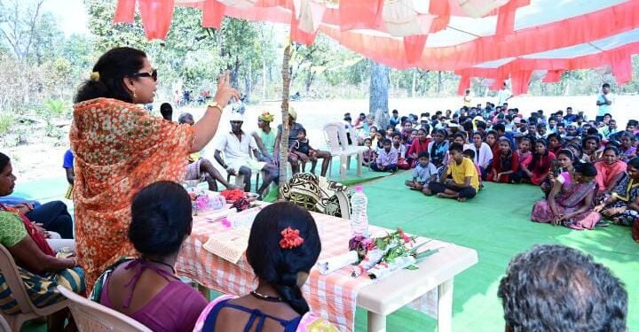 खेळातून सांघिक भावना निर्माण होते, चंद्रा येथे क्रिकेट स्पर्धेचे बक्षीस वितरण सोहळ्यात भाग्यश्रीताई आत्राम यांचे प्रतिपादन.