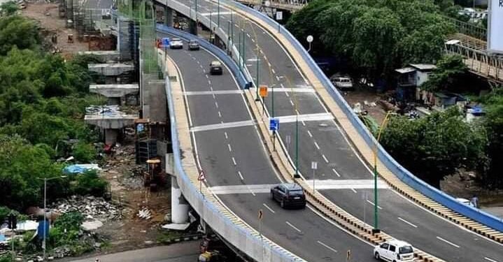 पोलीस पकडतील म्हणून बाईक स्वाराने घेतला यूटर्न; 40 फुट उंच पुलावरुन थेट खाली; वांद्र्यात भीषण अपघात.