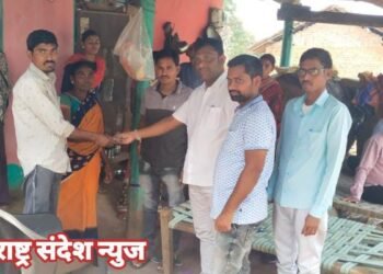 छल्लेवाडा येतील आगेत अजमेरा कुटुंबाचे घर झाले राख, जि प अध्यक्ष अजय कंकडालवार आले मदतीसाठी धावून.