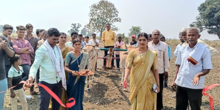 पेल्लोरा येथे शंकरपटाचे आयोजन, माजी नगराध्यक्ष अरुण धोटेंच्या हस्ते उद्घाटन.