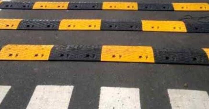 अकोला शहरातील हुतात्मा चौकात गतिरोधक बसवा: सामाजिक कार्यकर्ते उमेश इंगळे यांची मागणी.