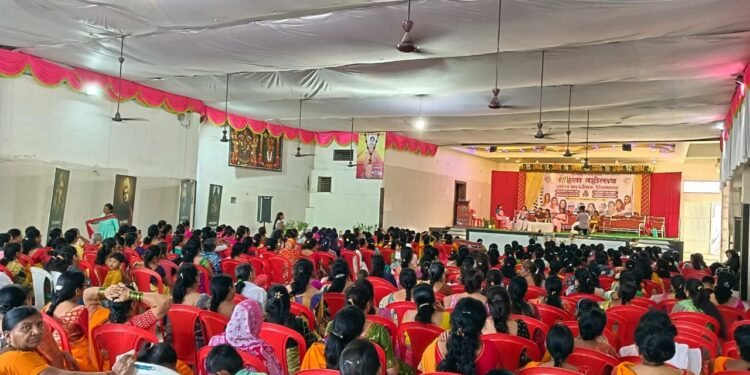 आधार फाउंडेशन व्दारा भव्य स्वरूपात महिला महोत्सवाचे आयोजन, भरगच्च विविध सप्तरंगी कार्यक्रमाची मेजवानी हजारो महिलांची उपस्थिती.