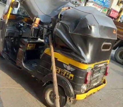 मुंबई: रस्त्यावर चालत्या रिक्षावर चौथ्या मजल्यावरून पडला लोखंडी रॉड, आईसह सहा वर्षाच्या चिमुकलीचा मृत्यू.